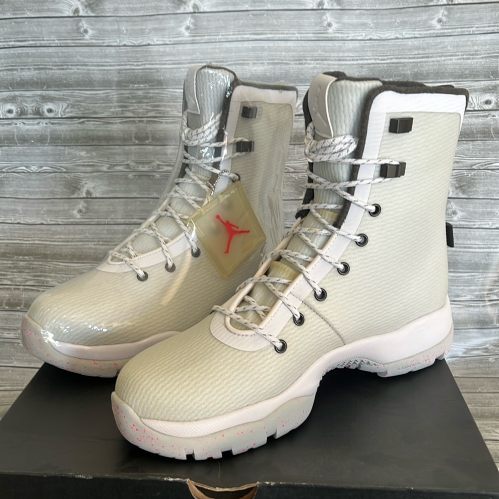 NWT! Authentic Jordan Future Boots men size 8